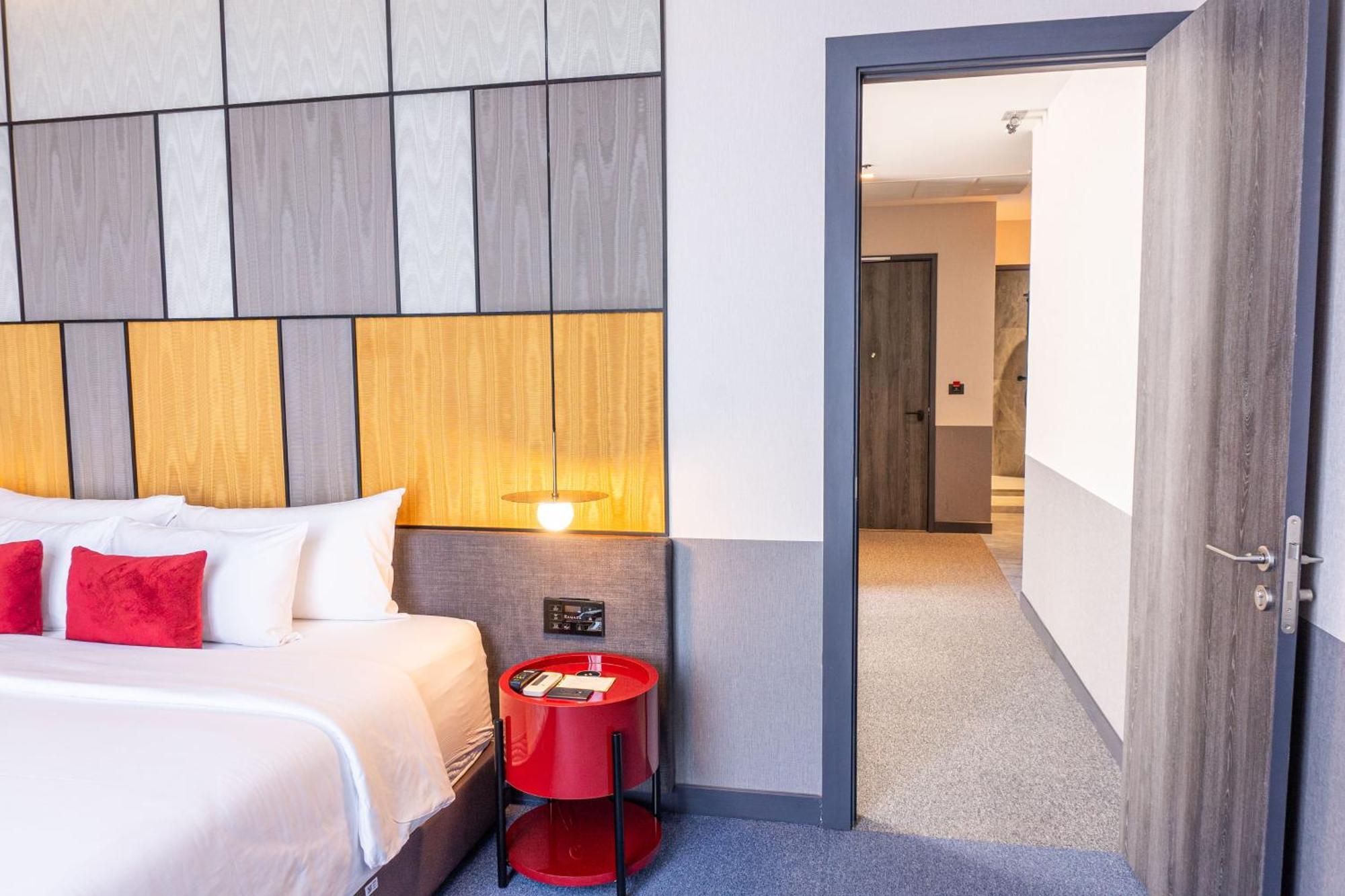Ramada Plaza By Wyndham Bangkok Sukhumvit 48 Hotel Exterior photo